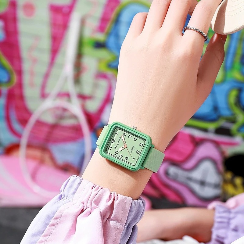 Fashion Rectangle Dial Ladies  - Silicone Band Women recension och pris